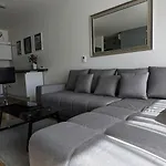 アパート E1 Luxury Oldtown - 2x Parking, Foodstore, Pcscreen, Netflix, Unlimited Music, Crib, Babychair, Fastwifi, Aircon コシツェ