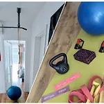 E1 Luxury Oldtown - 2x Parking, Foodstore, Pcscreen, Netflix, Unlimited Music, Crib, Babychair, Fastwifi, Aircon Appartement *