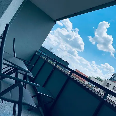 E1 Luxury Oldtown - 2x Parking, Foodstore, Pcscreen, Netflix, Unlimited Music, Crib, Babychair, Fastwifi, Aircon Appartement