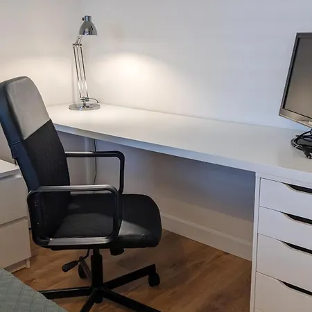 E1 Luxury Oldtown - 2x Parking, Foodstore, Pcscreen, Netflix, Unlimited Music, Crib, Babychair, Fastwifi, Aircon Košice