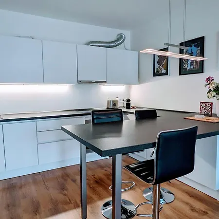 アパート E1 Luxury Oldtown - 2x Parking, Foodstore, Pcscreen, Netflix, Unlimited Music, Crib, Babychair, Fastwifi, Aircon コシツェ