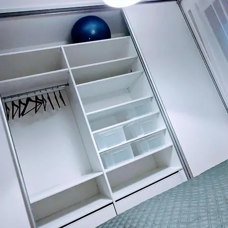 Lägenhet E1 Luxury Oldtown - 2x Parking, Foodstore, Pcscreen, Netflix, Unlimited Music, Crib, Babychair, Fastwifi, Aircon *