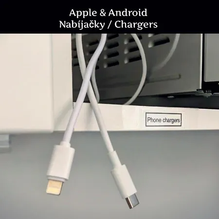 E1 Luxury Oldtown - 2x Parking, Foodstore, Pcscreen, Netflix, Unlimited Music, Crib, Babychair, Fastwifi, Aircon *