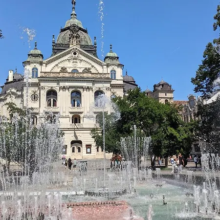 E1 Luxury Oldtown - 2x Parking, Foodstore, Pcscreen, Netflix, Unlimited Music, Crib, Babychair, Fastwifi, Aircon Appartement